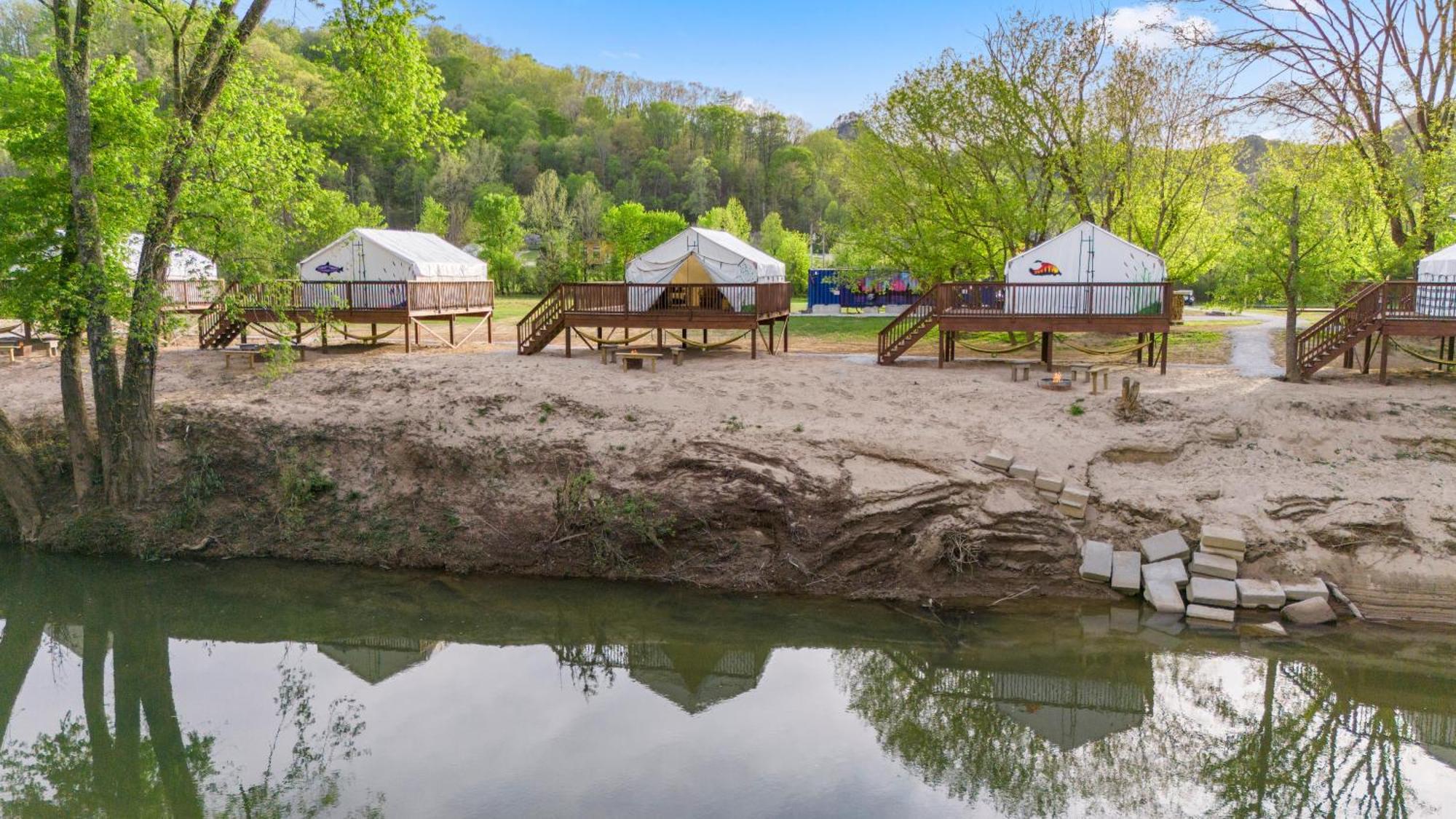 River Front Hallowed Horse Glamp Tent 2 Campo de lujo *